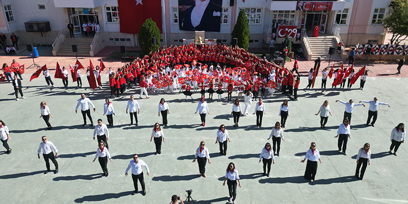 Cumhuriyetin 102. Yılında Atatürk Sevgisiyle Dolu Bir 29 Ekim Cumhuriyet Bayramı Kutlama Programı